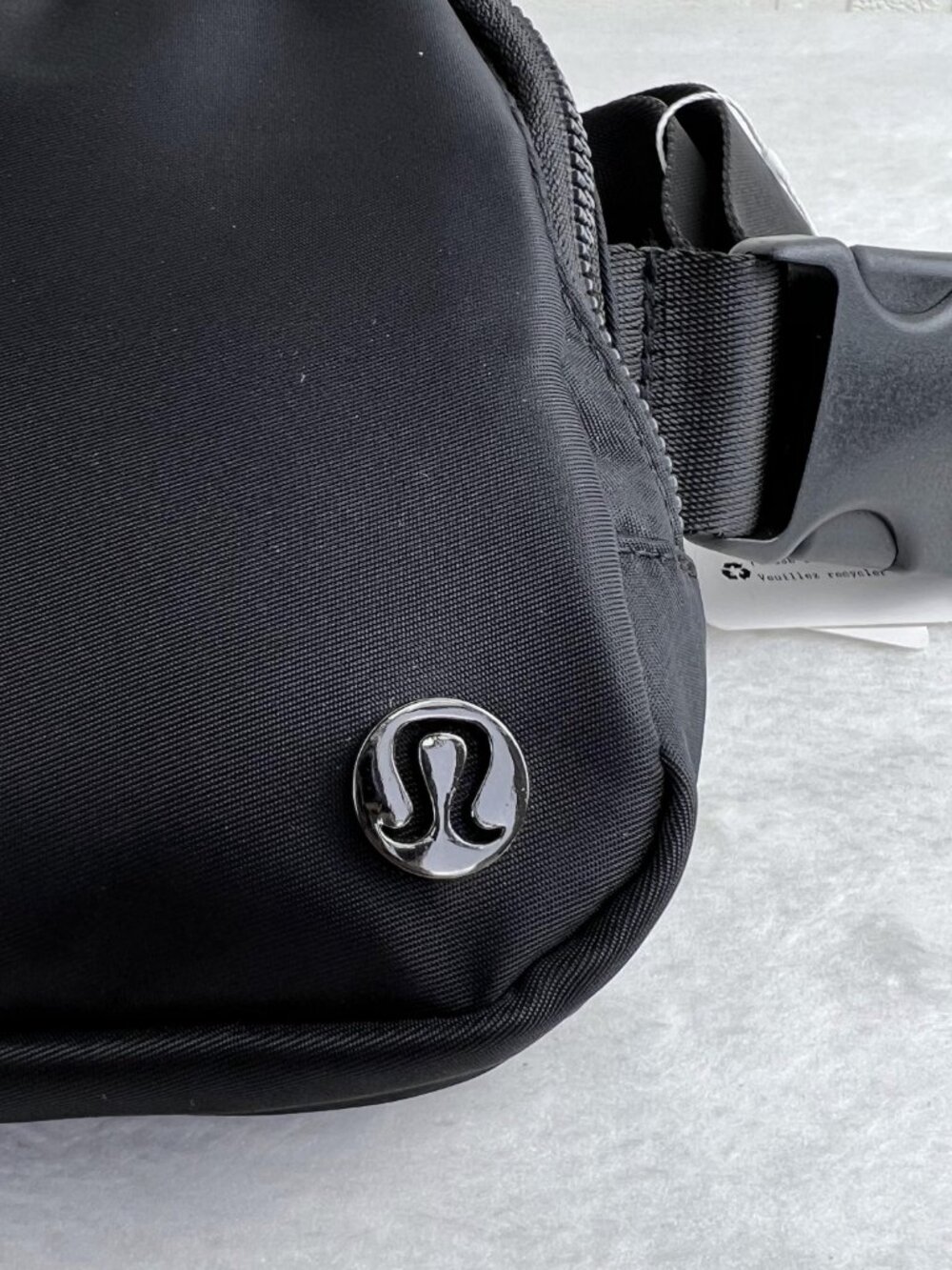 Lululemon Everywhere Belt bag - Picture 3 of 11
